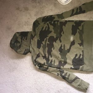 AE camo sweatshirt XS